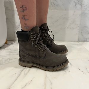 Timberland gray nubuck women’s boots size 6